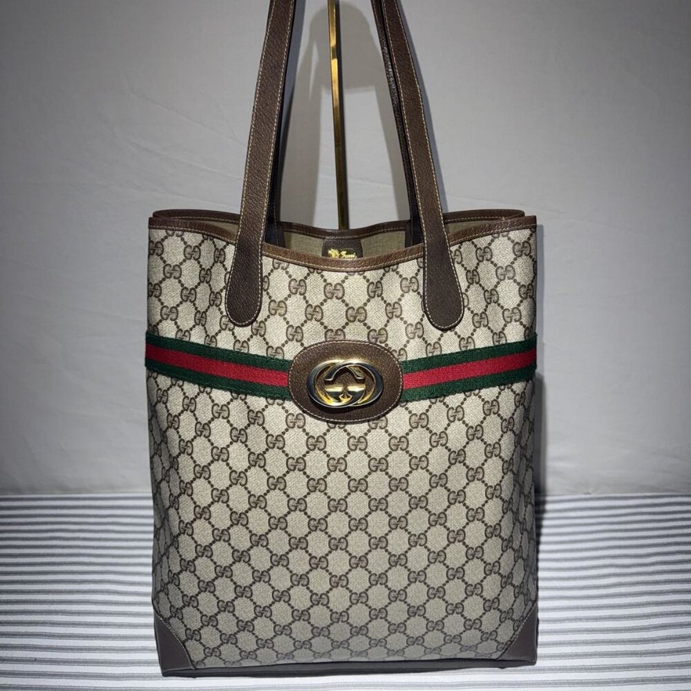 100% authentic Gucci Vintage GG Supreme Ophidia Tote Bag with Web Stripe.